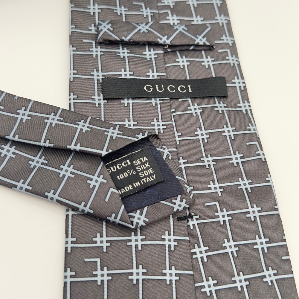 Gucci 100% Silk Dark Gray Tie with Blue Graphic Design - Picture 5 of 6